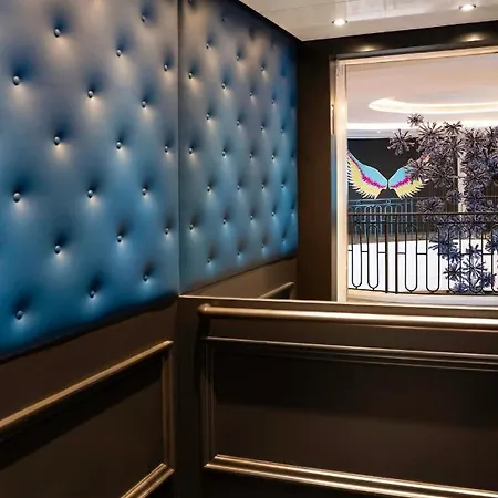Hotel Renaissance Paris La Defense 4*