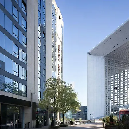Renaissance Paris La Defense 4*
