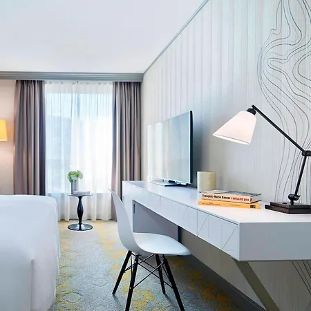 Renaissance Paris La Defense