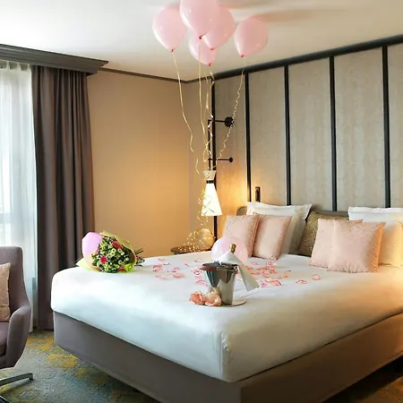 Renaissance Paris La Defense Hotel