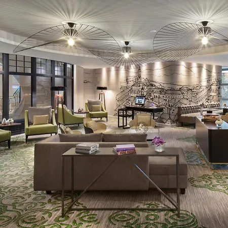 Renaissance Paris La Defense 4*