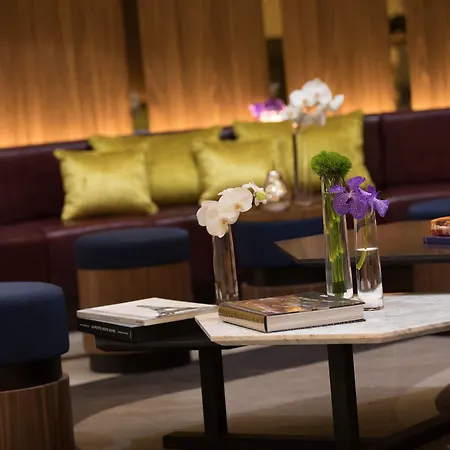 Renaissance Paris La Defense 4*