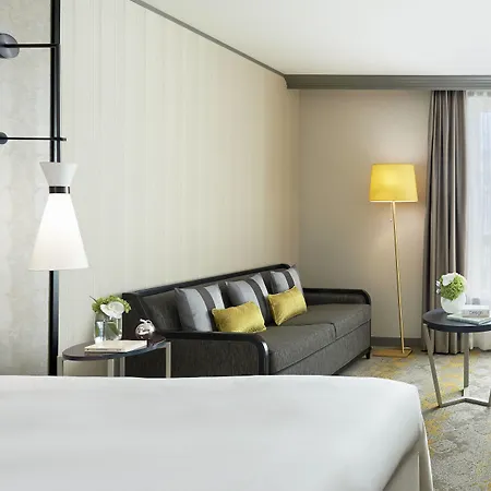 ルネッサンス パリ ラ デファンス 4* ピュトー