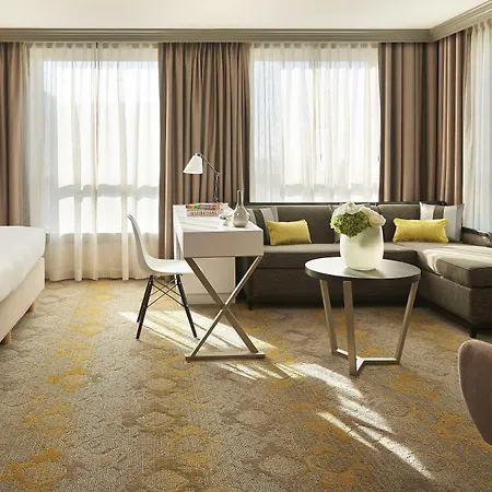 Renaissance Paris La Defense Hotel 4*