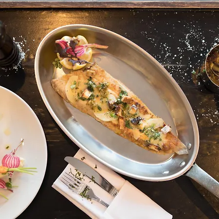 ホテル ルネッサンス パリ ラ デファンス ピュトー