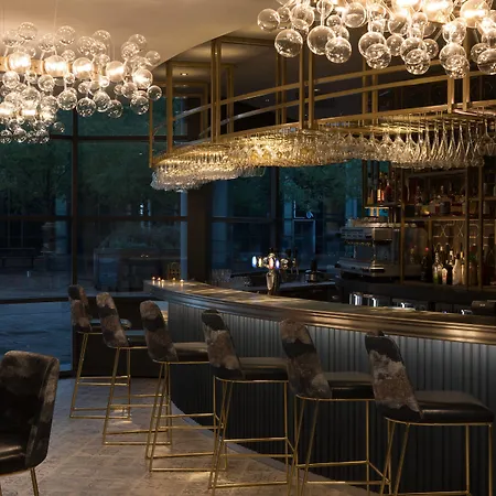 Renaissance Paris La Defense 4*