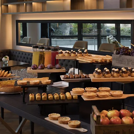 Renaissance Paris La Defense Hotel 4*