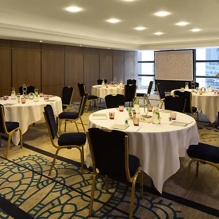 ホテル ルネッサンス パリ ラ デファンス ピュトー