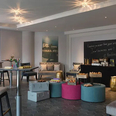 Hotel Renaissance Paris La Defense 4*