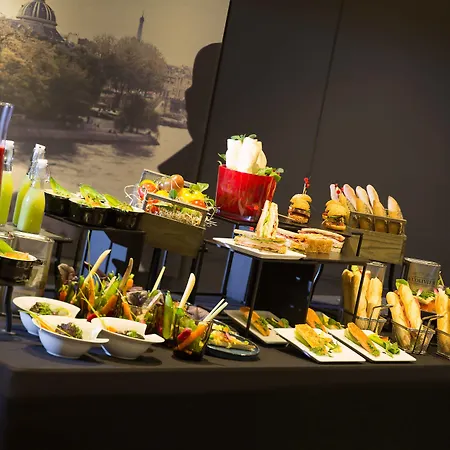 Renaissance Paris La Defense Hotel 4*