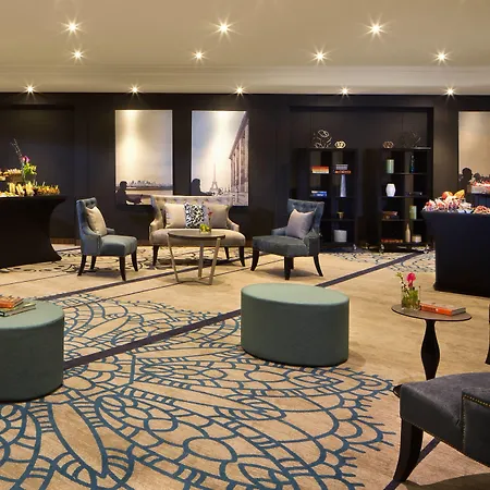 Renaissance Paris La Defense Hotel 4*