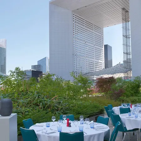 ルネッサンス パリ ラ デファンス ホテル ピュトー