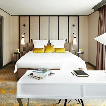 Renaissance Paris La Defense Puteaux