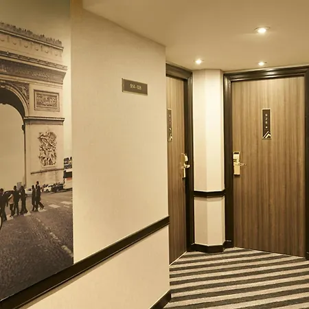 Renaissance Paris La Defense