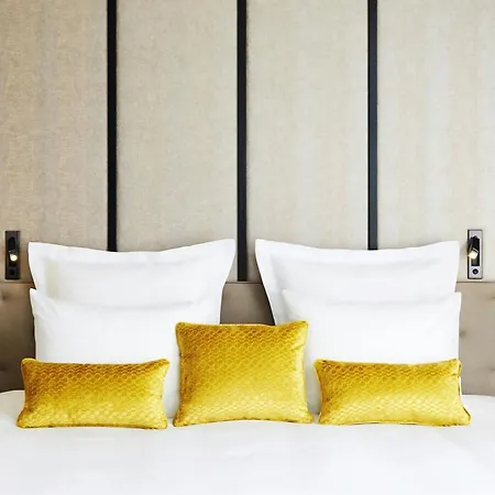 Renaissance Paris La Defense 4*