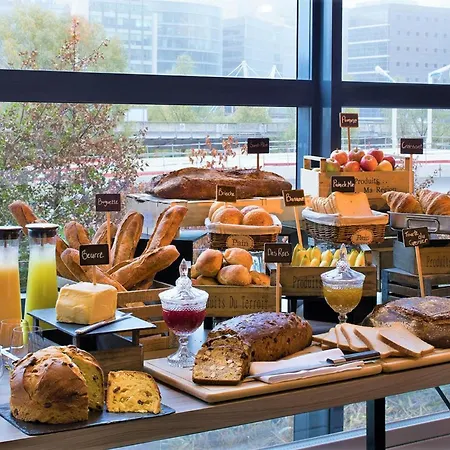 Renaissance Paris La Defense Puteaux