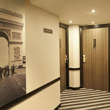 Hotel Renaissance Paris La Defense 4*