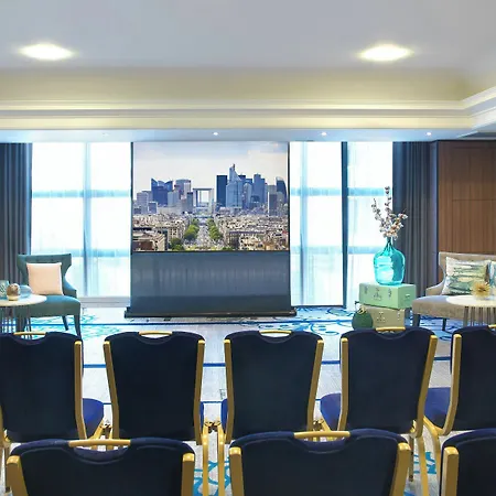 Renaissance Paris La Defense Hotel 4*