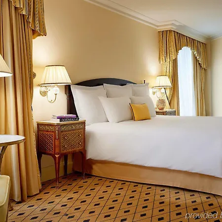Renaissance Paris La Defense Hotel 4*
