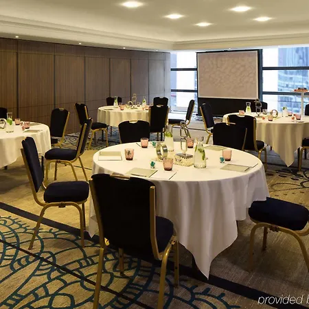 Renaissance Paris La Defense 4*