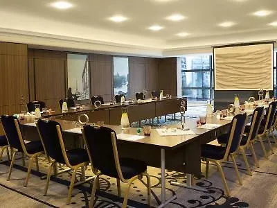 Hotel Renaissance Paris La Defense 4*