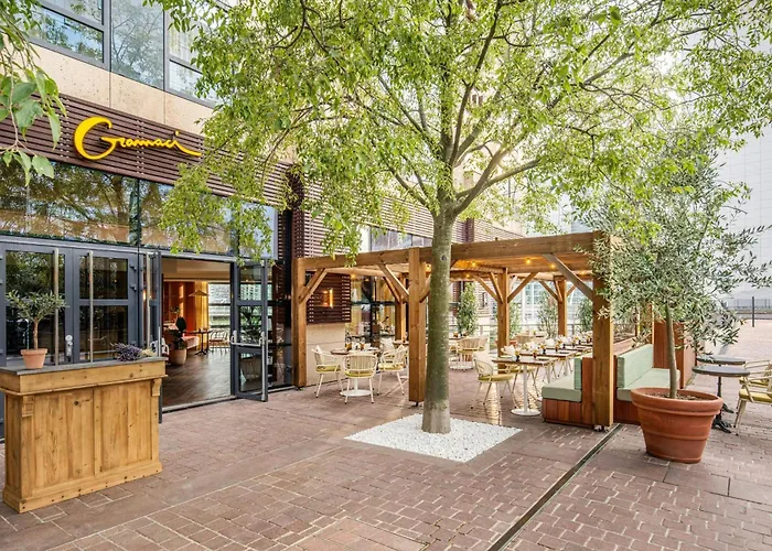 ホテル ルネッサンス パリ ラ デファンス 4*