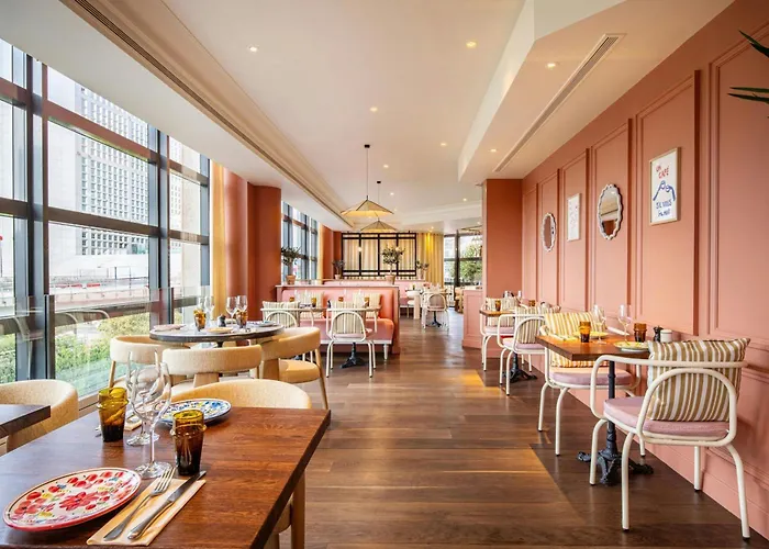 ルネッサンス パリ ラ デファンス 4* ピュトー