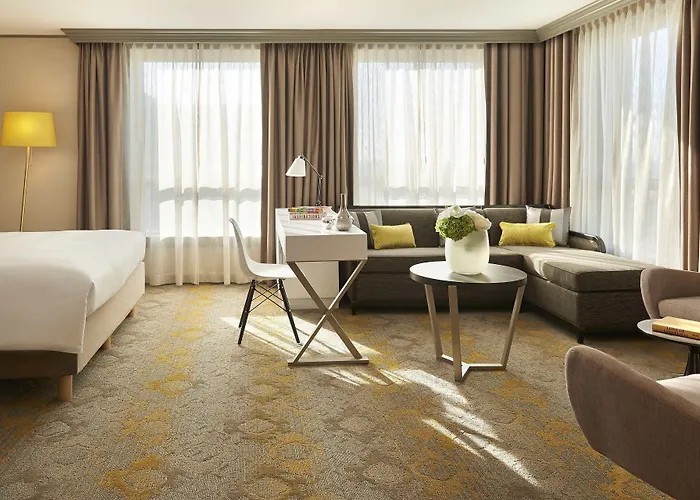 ルネッサンス パリ ラ デファンス ホテル 4*