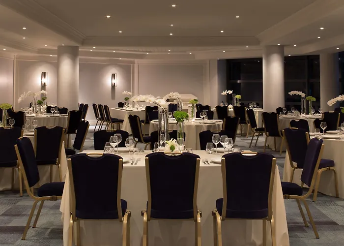 ルネッサンス パリ ラ デファンス ホテル 4*