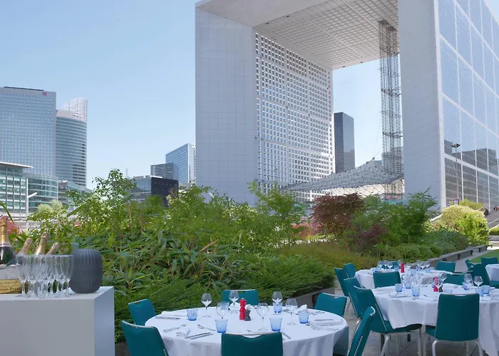 ルネッサンス パリ ラ デファンス ホテル ピュトー