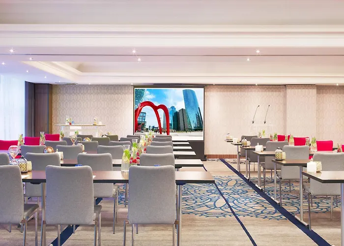 ルネッサンス パリ ラ デファンス 4* ピュトー