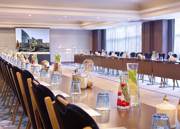 ホテル ルネッサンス パリ ラ デファンス 4*