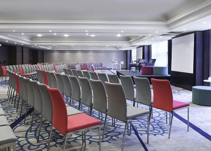 ルネッサンス パリ ラ デファンス ホテル ピュトー