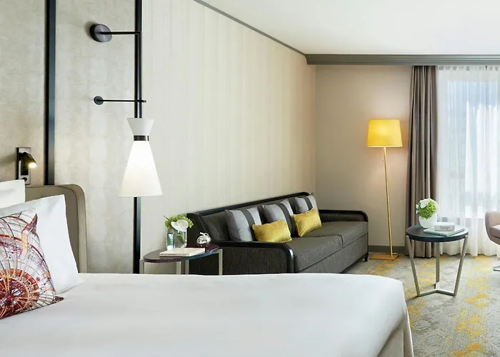 ルネッサンス パリ ラ デファンス ピュトー