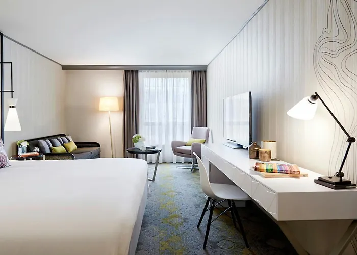 ルネッサンス パリ ラ デファンス ピュトー